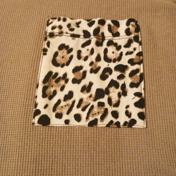 White Birch oversized brown and animal print blouse. Sz S. - Picture 2 of 8